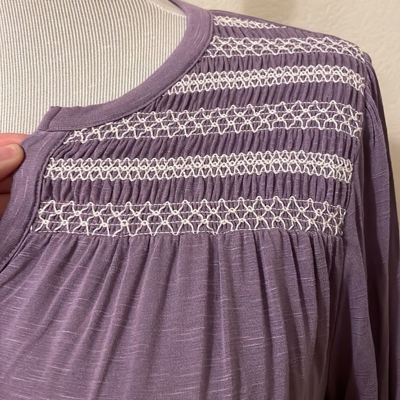 Women’s Top - Picture 2 of 7